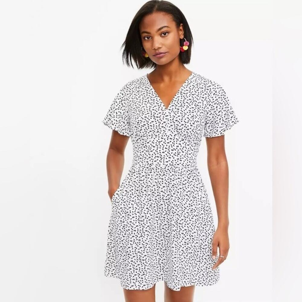 NEW LOFT Floral Flutter V-Neck White Black Pocket Dress sz 8